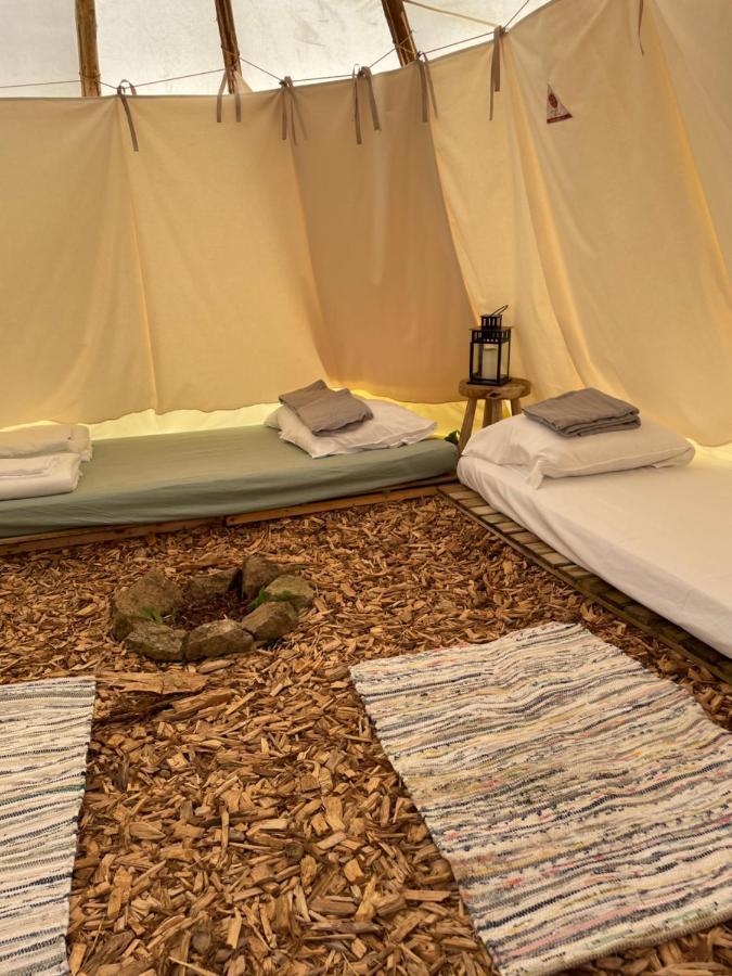 Terra-Tipike, Tipi A La Ferme Entre Terre Et Mer Trébry Екстериор снимка