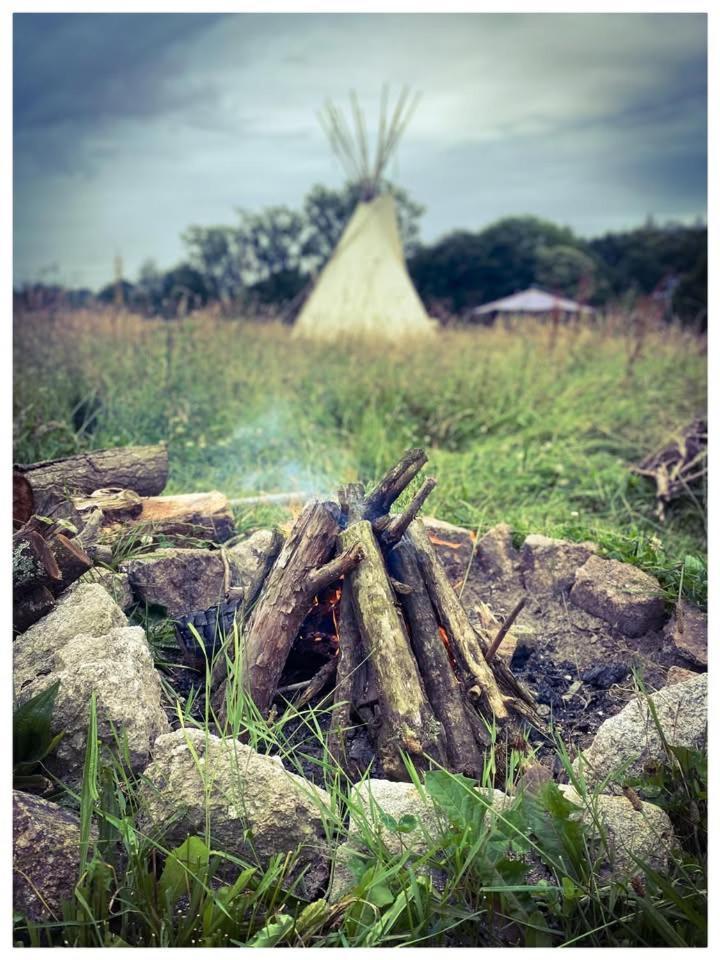 Terra-Tipike, Tipi A La Ferme Entre Terre Et Mer Trébry Екстериор снимка